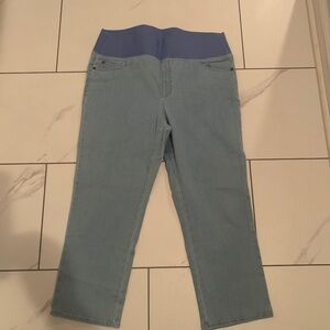NWOT/ Foxcroft Capri Jeans!